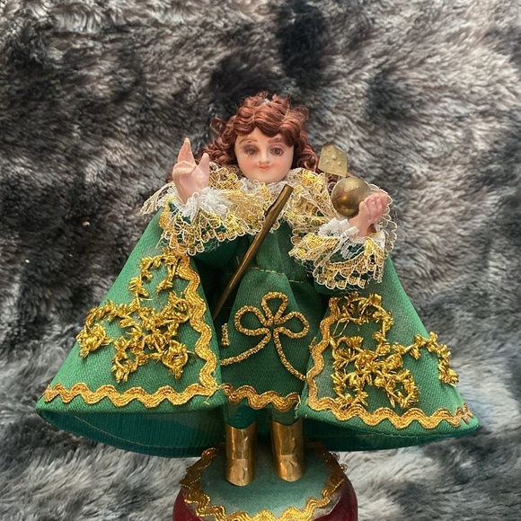 VTG Infant Of Prague Santo Nino Doll Statue on Wood Carved Base - Picture 2 of 16